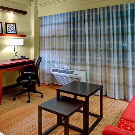 Courtyard By Marriott Greenville Downtown Exterior photo