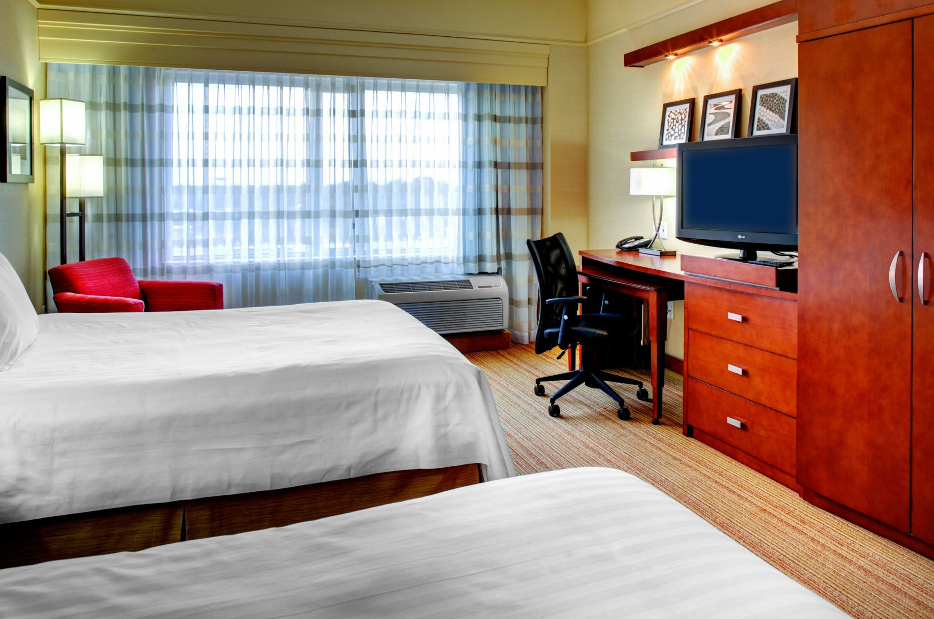 Courtyard By Marriott Greenville Downtown Exterior photo